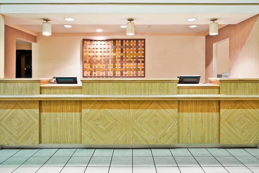 Imagen de los interiores del Hotel La Quinta Inn and Suites By Wyndham Ft Lauderdale Cypress Cr. Foto 18