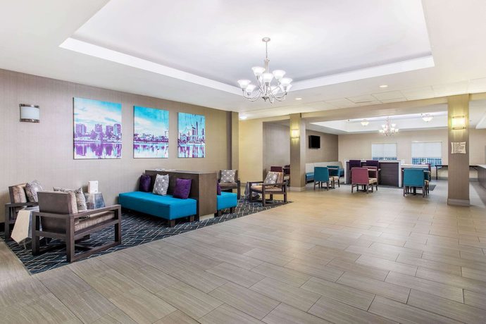 Imagen de los interiores del Hotel La Quinta Inn and Suites By Wyndham Fultondale Birmingham N. Foto 16