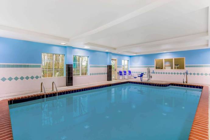 Imagen de la piscina del Hotel La Quinta Inn and Suites By Wyndham Fultondale Birmingham N. Foto 19