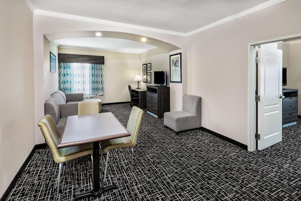 Imagen de la habitación del Hotel La Quinta Inn and Suites By Wyndham Garland Harbor Point. Foto 4