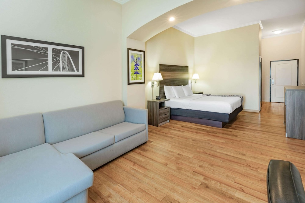 Imagen de la habitación del Hotel La Quinta Inn and Suites By Wyndham Garland Harbor Point. Foto 8