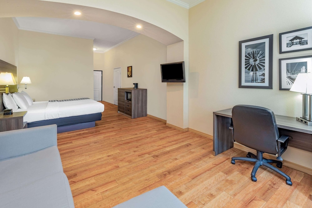 Imagen de la habitación del Hotel La Quinta Inn and Suites By Wyndham Garland Harbor Point. Foto 9