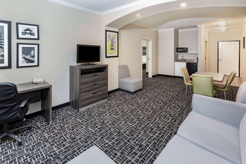 Imagen de la habitación del Hotel La Quinta Inn and Suites By Wyndham Garland Harbor Point. Foto 10