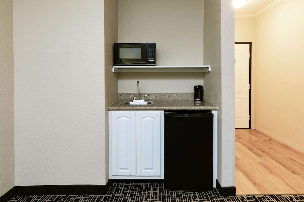 Imagen de la habitación del Hotel La Quinta Inn and Suites By Wyndham Garland Harbor Point. Foto 14