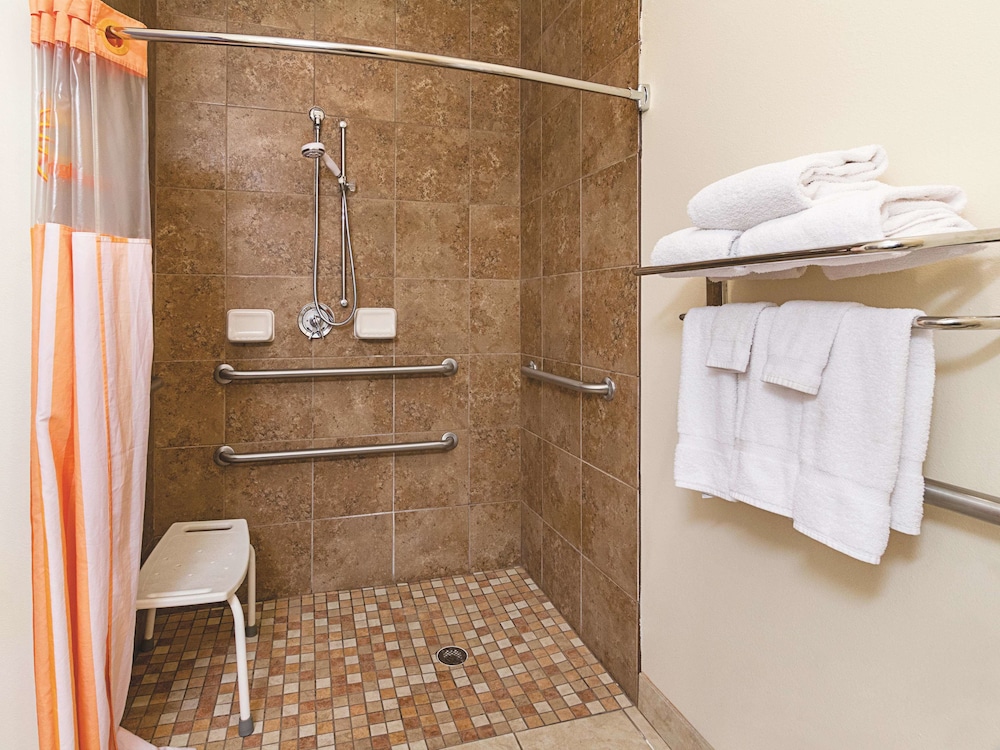 Imagen de la habitación del Hotel La Quinta Inn and Suites By Wyndham Glen Rose. Foto 2