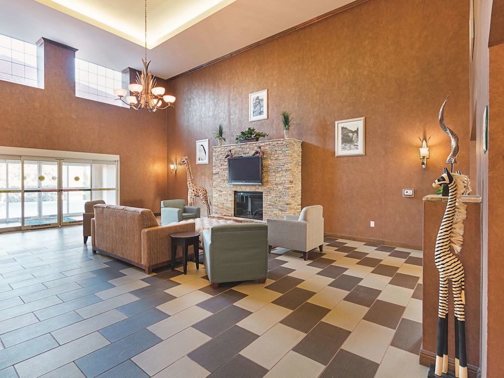 Imagen de los interiores del Hotel La Quinta Inn and Suites By Wyndham Glen Rose. Foto 16