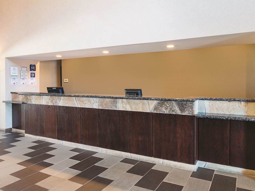 Imagen de los interiores del Hotel La Quinta Inn and Suites By Wyndham Glen Rose. Foto 17