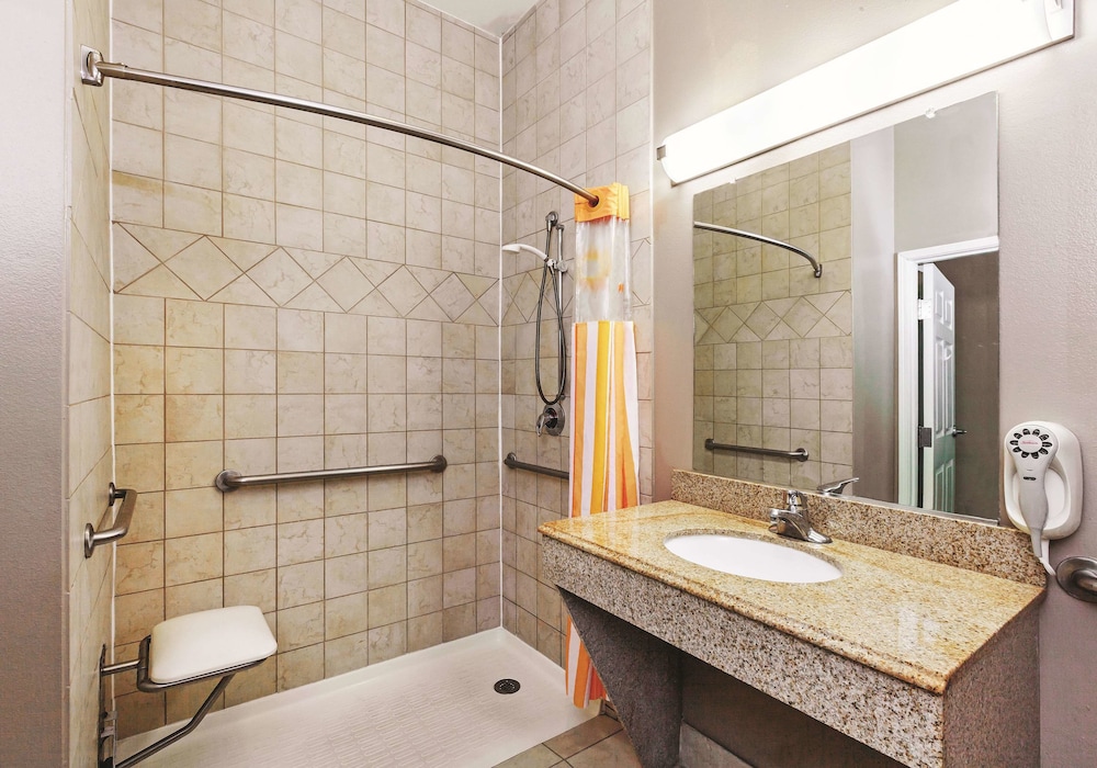 Imagen de la habitación del Hotel La Quinta Inn and Suites By Wyndham Granbury. Foto 8