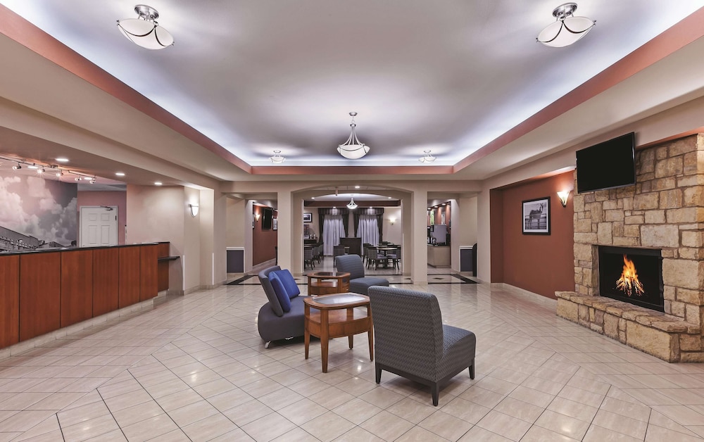 Imagen de los interiores del Hotel La Quinta Inn and Suites By Wyndham Granbury. Foto 16