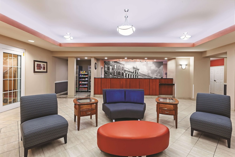 Imagen de los interiores del Hotel La Quinta Inn and Suites By Wyndham Granbury. Foto 17