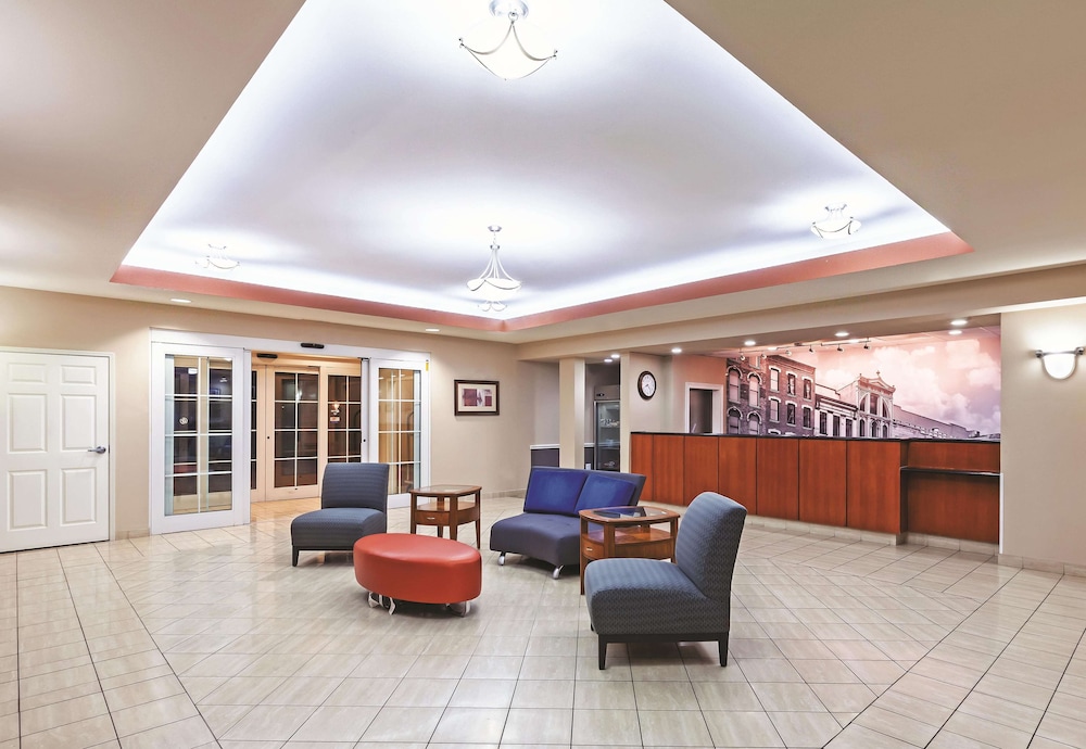 Imagen de los interiores del Hotel La Quinta Inn and Suites By Wyndham Granbury. Foto 18