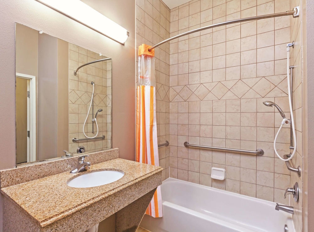 Imagen de la habitación del Hotel La Quinta Inn and Suites By Wyndham Granbury. Foto 13