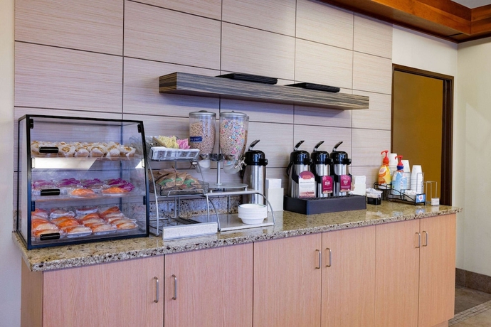 Imagen del bar/restaurante del Hotel La Quinta Inn and Suites By Wyndham Helena. Foto 3