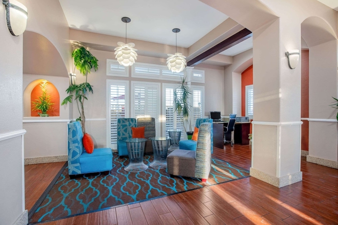 Imagen de los interiores del Hotel La Quinta Inn and Suites By Wyndham Hesperia Victorville. Foto 18