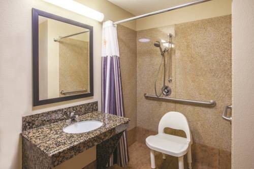 Imagen de la habitación del Hotel La Quinta Inn and Suites By Wyndham Hillsboro. Foto 8