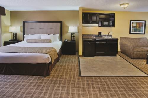 Imagen de la habitación del Hotel La Quinta Inn and Suites By Wyndham Hot Springs. Foto 3
