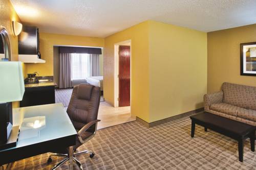 Imagen de la habitación del Hotel La Quinta Inn and Suites By Wyndham Hot Springs. Foto 10
