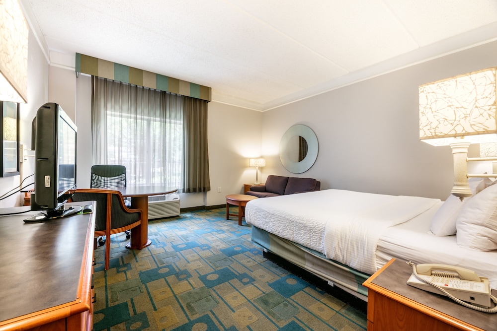 Imagen de la habitación del Hotel La Quinta Inn and Suites By Wyndham Houston Bush Iah South. Foto 5