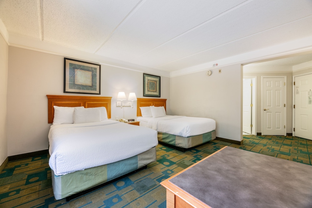 Imagen de la habitación del Hotel La Quinta Inn and Suites By Wyndham Houston Bush Iah South. Foto 7