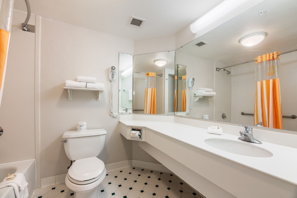 Imagen de la habitación del Hotel La Quinta Inn and Suites By Wyndham Houston Bush Iah South. Foto 15