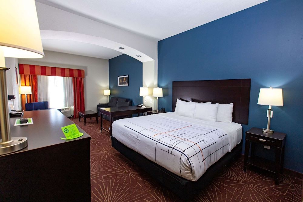 Imagen de la habitación del Hotel La Quinta Inn and Suites By Wyndham Houston East At Normandy. Foto 2