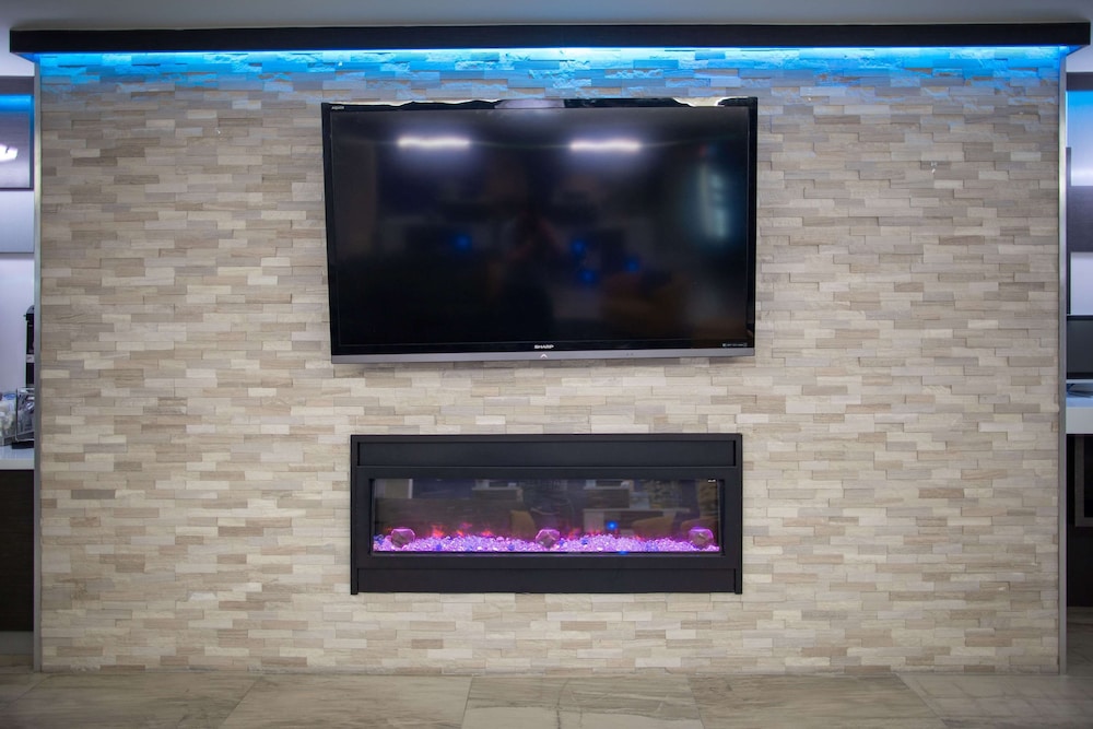 Imagen de los interiores del Hotel La Quinta Inn and Suites By Wyndham Houston East At Normandy. Foto 17