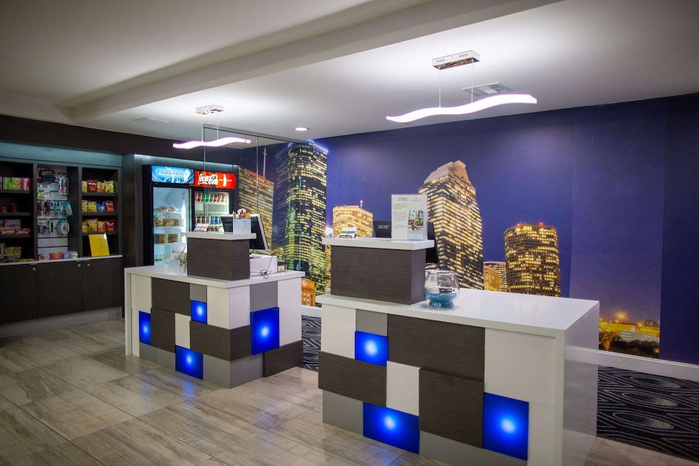 Imagen de los interiores del Hotel La Quinta Inn and Suites By Wyndham Houston East At Normandy. Foto 18