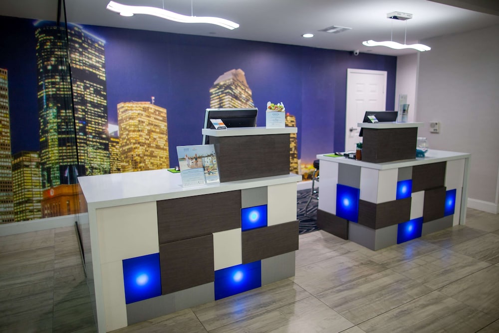 Imagen de los interiores del Hotel La Quinta Inn and Suites By Wyndham Houston East At Normandy. Foto 20