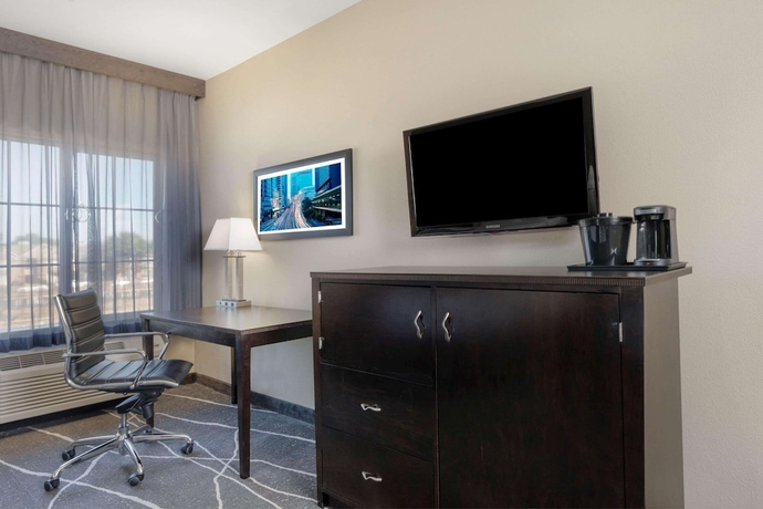 Imagen de la habitación del Hotel La Quinta Inn and Suites By Wyndham Houston Energy Corridor. Foto 3