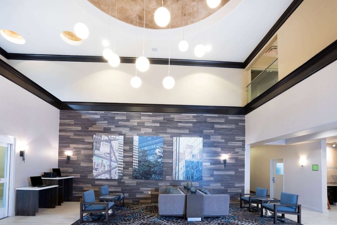 Imagen de los interiores del Hotel La Quinta Inn and Suites By Wyndham Houston Energy Corridor. Foto 17