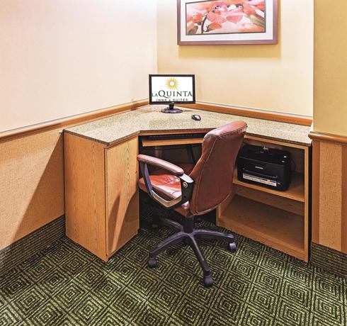 Imagen de los interiores del Hotel La Quinta Inn and Suites By Wyndham Houston Galleria Area. Foto 13