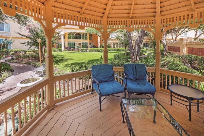 Imagen de los exteriores del Hotel La Quinta Inn and Suites By Wyndham Houston Galleria Area. Foto 12