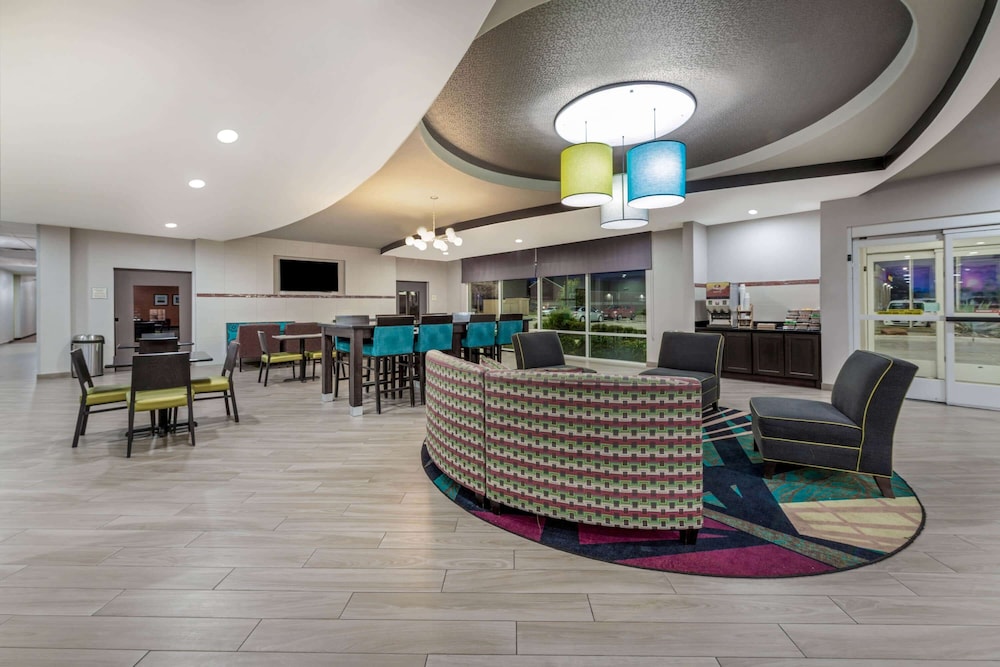 Imagen de los interiores del Hotel La Quinta Inn and Suites By Wyndham Houston Humble Atascocita. Foto 18