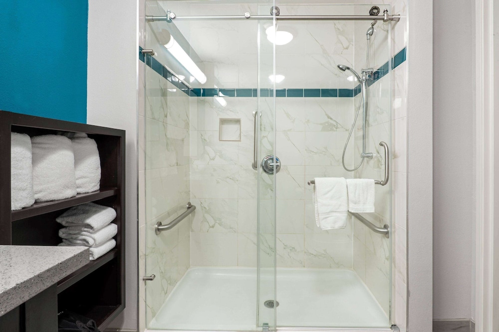 Imagen de la habitación del Hotel La Quinta Inn and Suites By Wyndham Houston Humble Atascocita. Foto 15