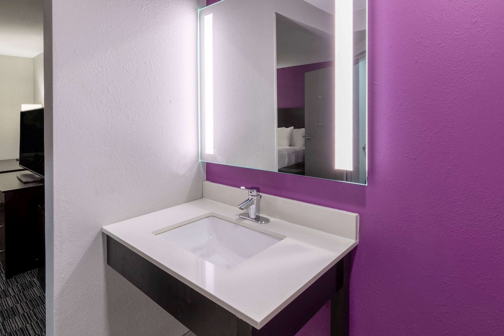 Imagen de la habitación del Hotel La Quinta Inn and Suites By Wyndham Houston Nw Brookhollow. Foto 13