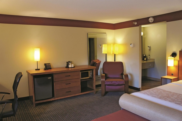 Imagen de la habitación del Hotel La Quinta Inn and Suites By Wyndham Houston Southwest. Foto 8