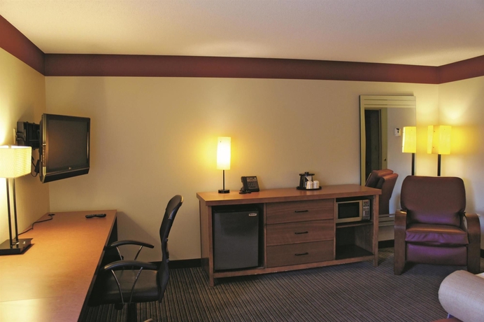 Imagen de la habitación del Hotel La Quinta Inn and Suites By Wyndham Houston Southwest. Foto 10