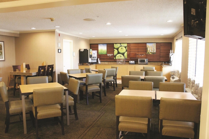 Imagen del bar/restaurante del Hotel La Quinta Inn and Suites By Wyndham Houston Southwest. Foto 3