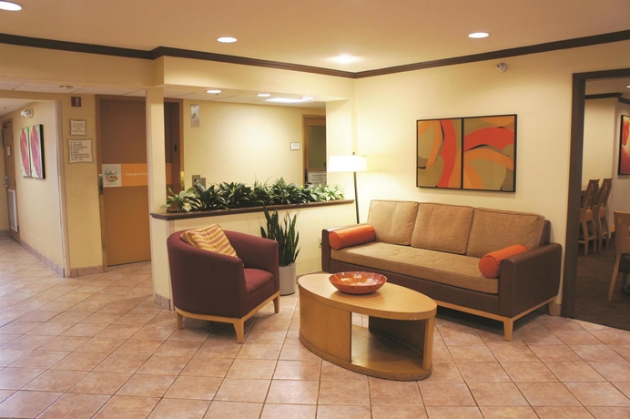Imagen de los interiores del Hotel La Quinta Inn and Suites By Wyndham Houston Southwest. Foto 14