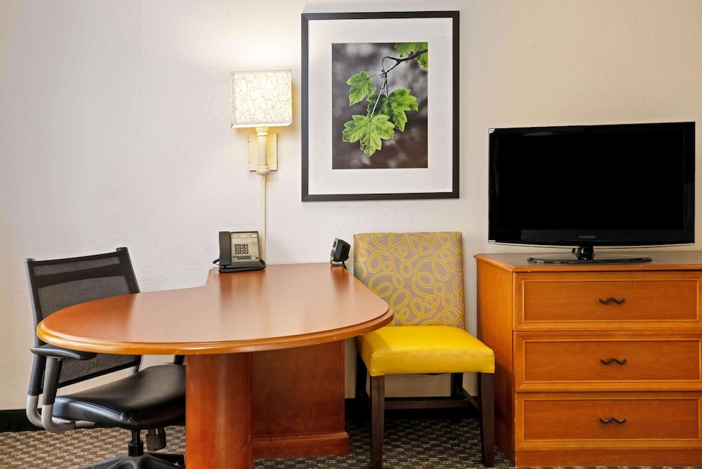 Imagen de la habitación del Hotel La Quinta Inn and Suites By Wyndham Houston West Park 10. Foto 6