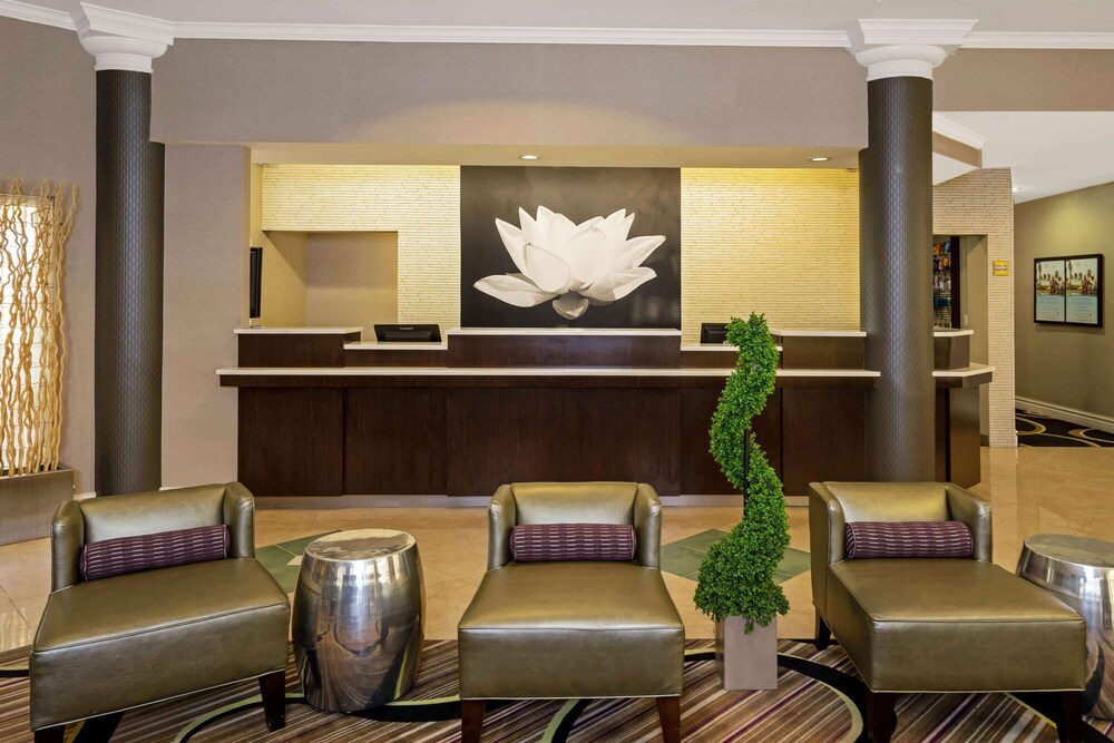 Imagen de los interiores del Hotel La Quinta Inn and Suites By Wyndham Houston West Park 10. Foto 17