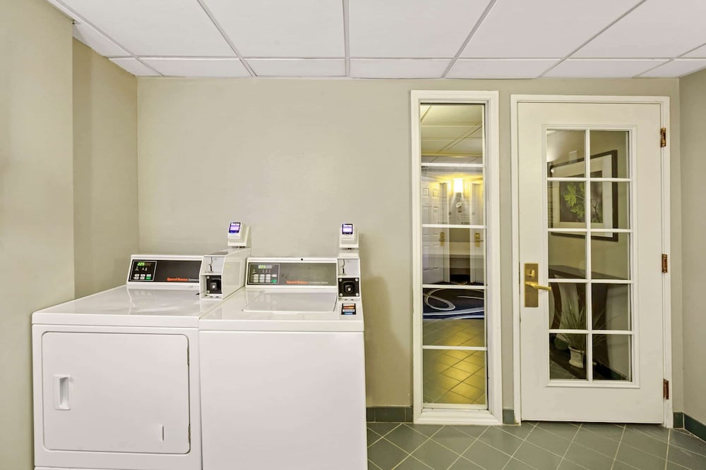 Imagen de los interiores del Hotel La Quinta Inn and Suites By Wyndham Houston West Park 10. Foto 19