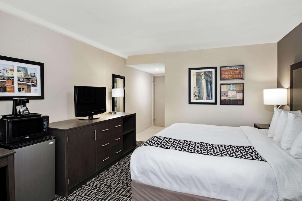 Imagen de la habitación del Hotel La Quinta Inn and Suites By Wyndham Indianapolis Downtown. Foto 13
