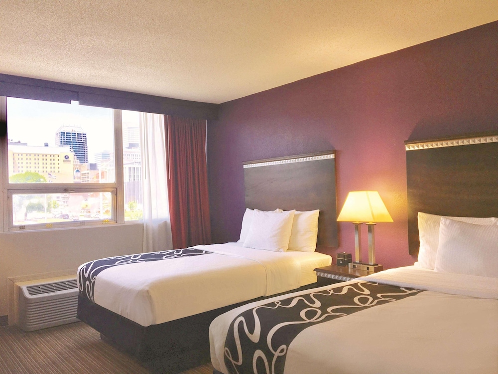 Imagen de la habitación del Hotel La Quinta Inn and Suites By Wyndham Indianapolis Downtown. Foto 14