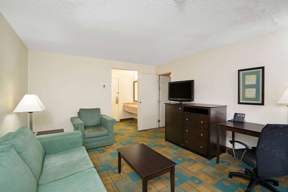 Imagen de la habitación del Hotel La Quinta Inn and Suites By Wyndham Jackson. Foto 18