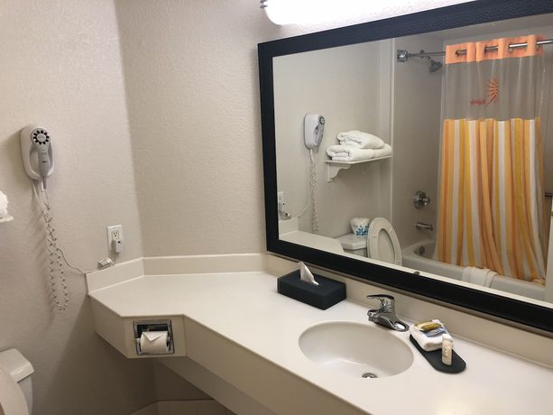 Imagen de la habitación del Hotel La Quinta Inn and Suites By Wyndham Jacksonville Butler Blvd. Foto 7