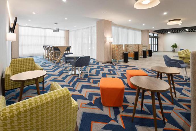 Imagen de los interiores del Hotel La Quinta Inn and Suites By Wyndham Jamaica Nyc/Jfk Airtrain. Foto 12