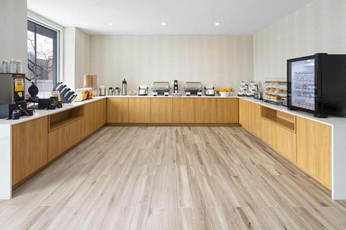 Imagen de los interiores del Hotel La Quinta Inn and Suites By Wyndham Jamaica Nyc/Jfk Airtrain. Foto 14