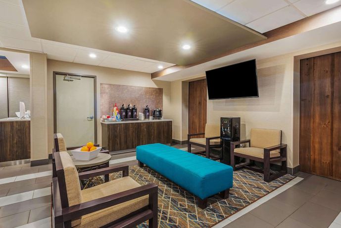Imagen de los interiores del Hotel La Quinta Inn and Suites By Wyndham Jamestown. Foto 9