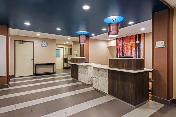 Imagen de los interiores del Hotel La Quinta Inn and Suites By Wyndham Jamestown. Foto 11